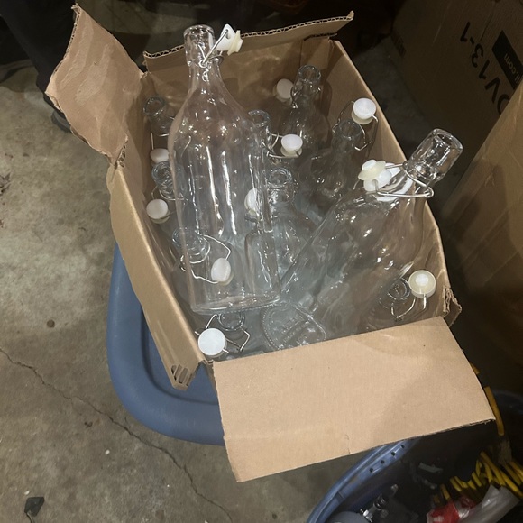 Glass water jugs - Picture 3 of 3